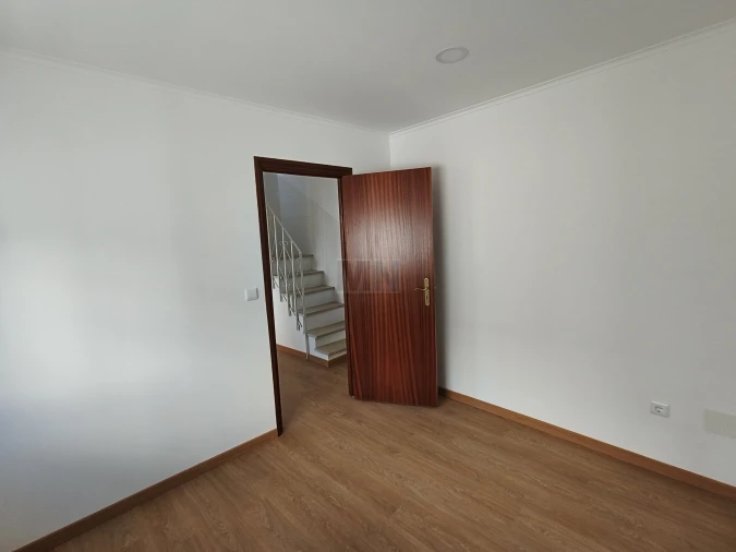 Moradia T2 para Venda em Santa Clara e Castelo Viegas Foto 8