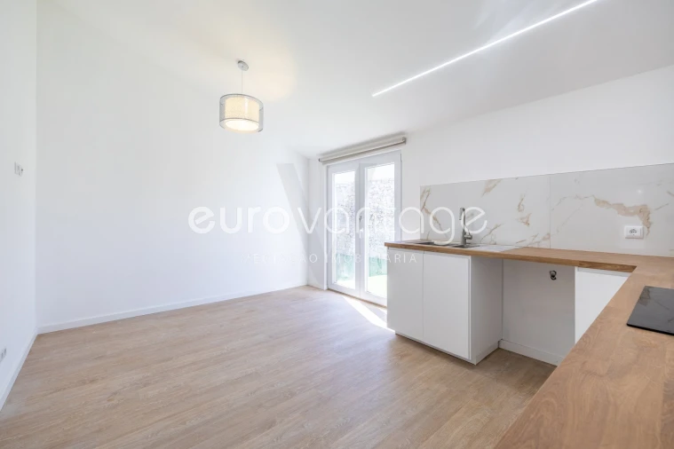 Moradia T2 para Venda em Caranguejeira Foto 2