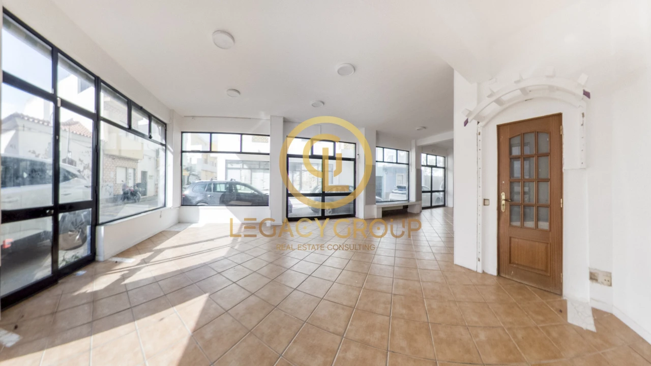 Loja para Arrendamento em Armação de Pera Foto 2