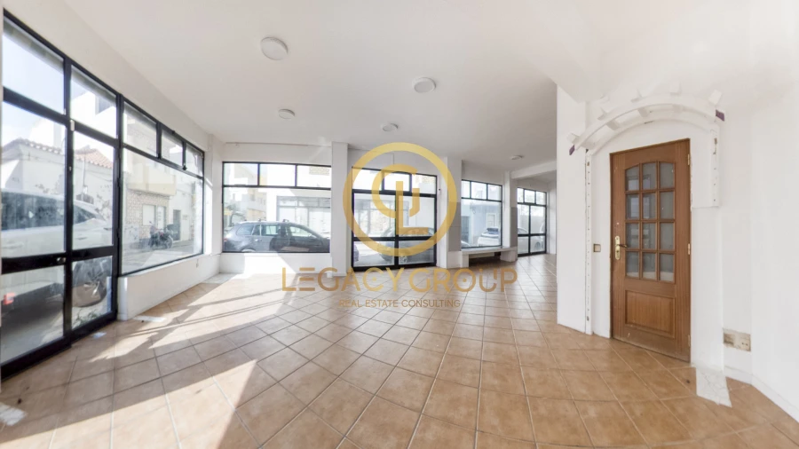 Loja para Arrendamento em Armação de Pera Foto 2