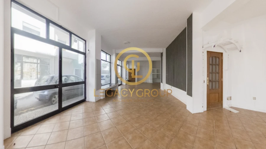 Loja para Arrendamento em Armação de Pera