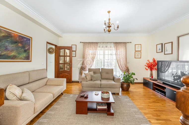 Moradia T4 para Venda em Nogueira, Fraião e Lamaçães Foto 3