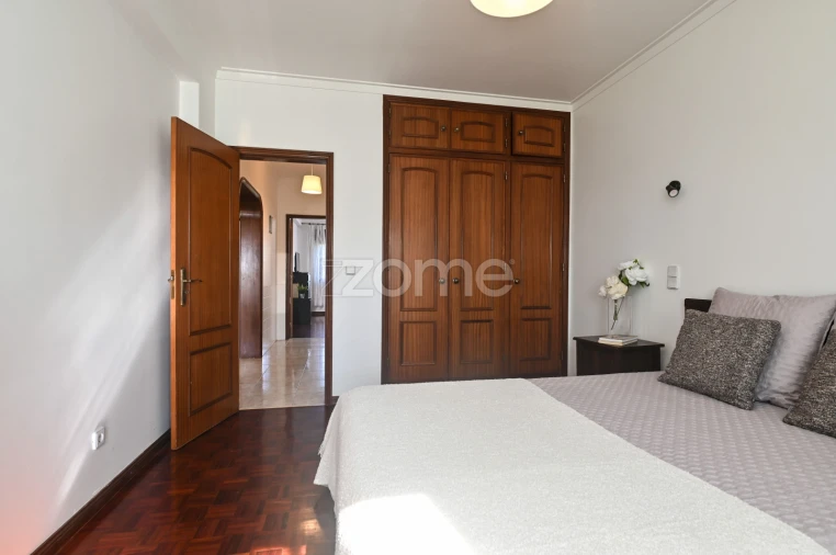 Apartamento T2 para Venda em Rio de Mouro Foto 16