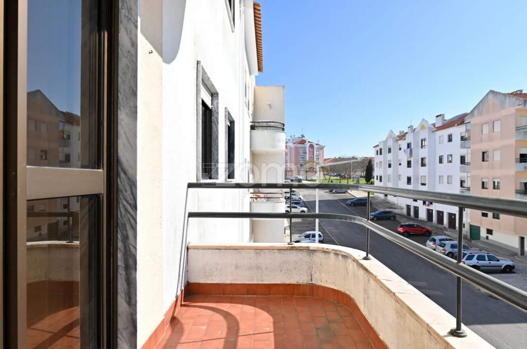 Apartamento T2 para Venda em Rio de Mouro Foto 7
