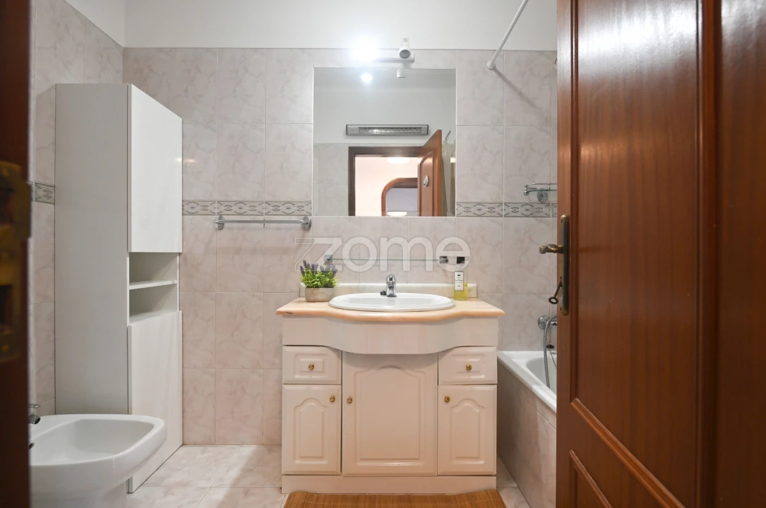 Apartamento T2 para Venda em Rio de Mouro Foto 18