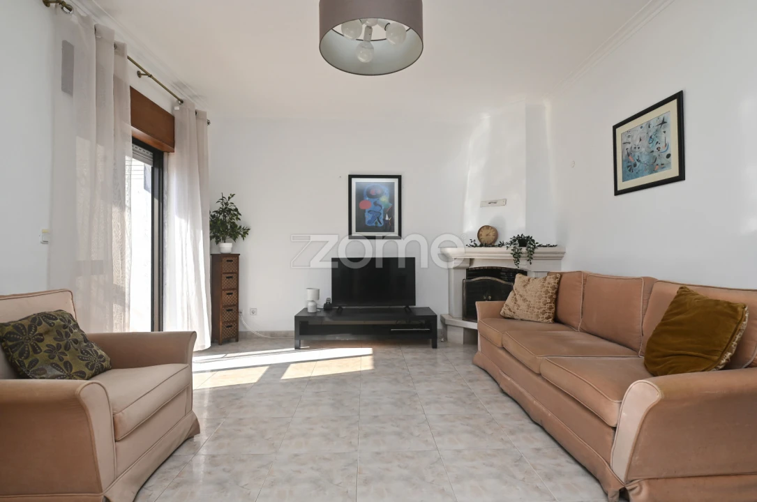 Apartamento T2 para Venda em Rio de Mouro Foto 5