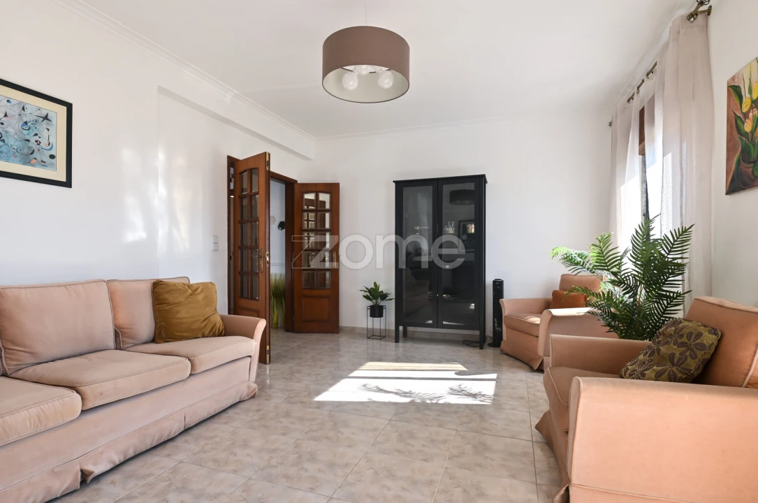 Apartamento T2 para Venda em Rio de Mouro Foto 2