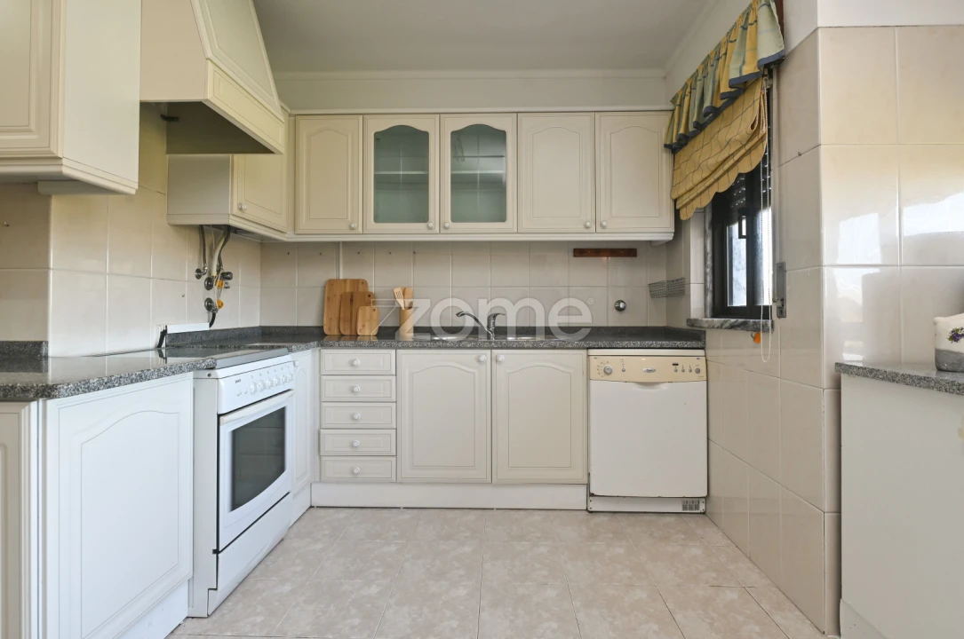Apartamento T2 para Venda em Rio de Mouro Foto 11
