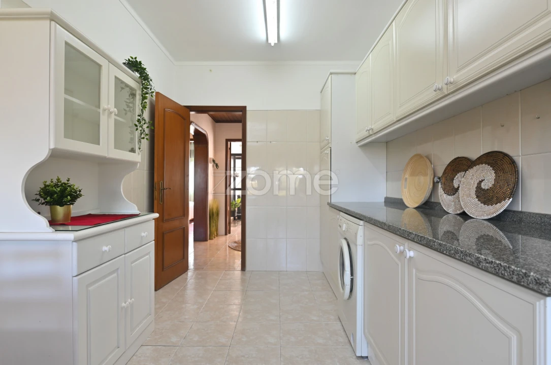 Apartamento T2 para Venda em Rio de Mouro Foto 13