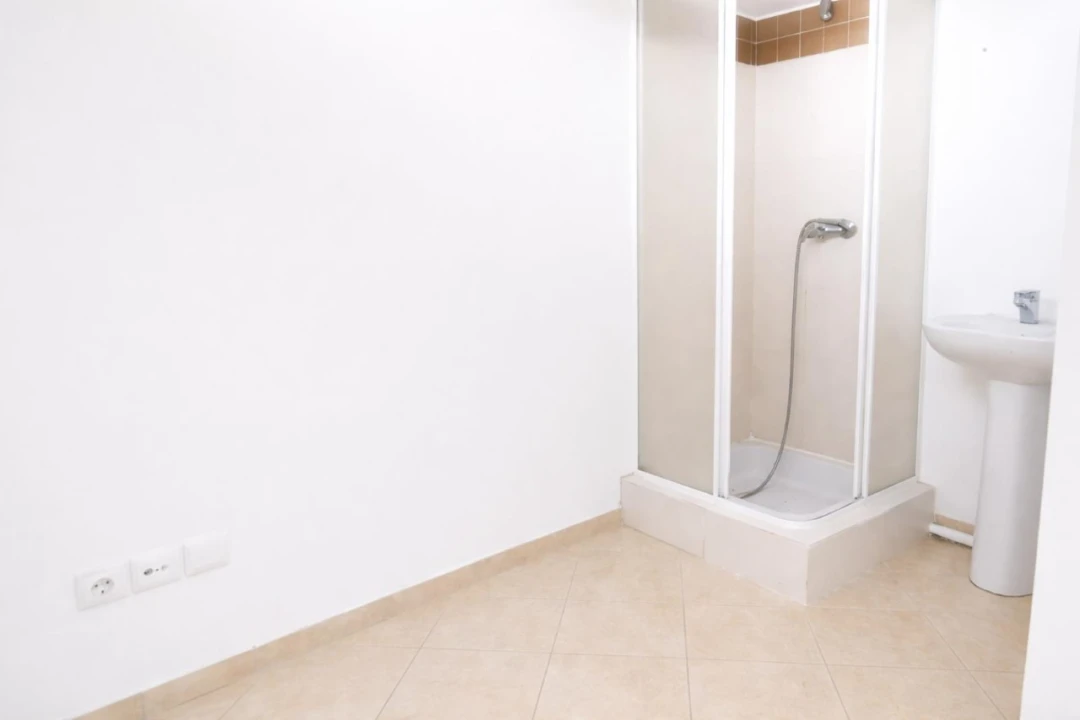 Loja para Arrendamento em Vagos e Santo António Foto 9