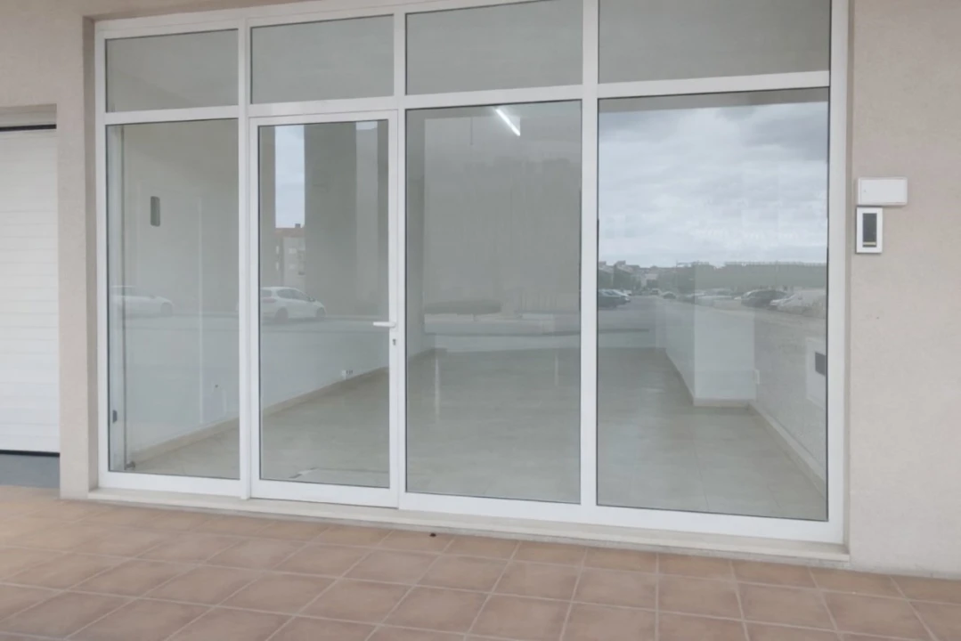 Loja para Arrendamento em Vagos e Santo António Foto 2