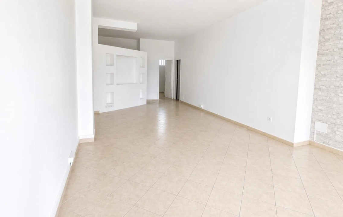 Loja para Arrendamento em Vagos e Santo António Foto 1