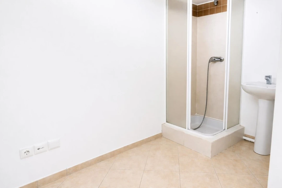 Loja para Arrendamento em Vagos e Santo António Foto 8