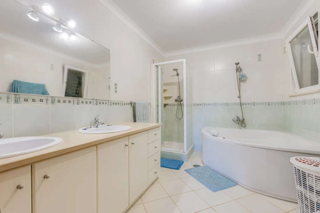 Moradia T4 para Venda em Bensafrim e Barão de São João Foto 18