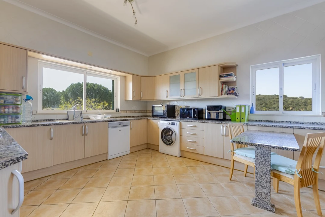 Moradia T4 para Venda em Bensafrim e Barão de São João Foto 10