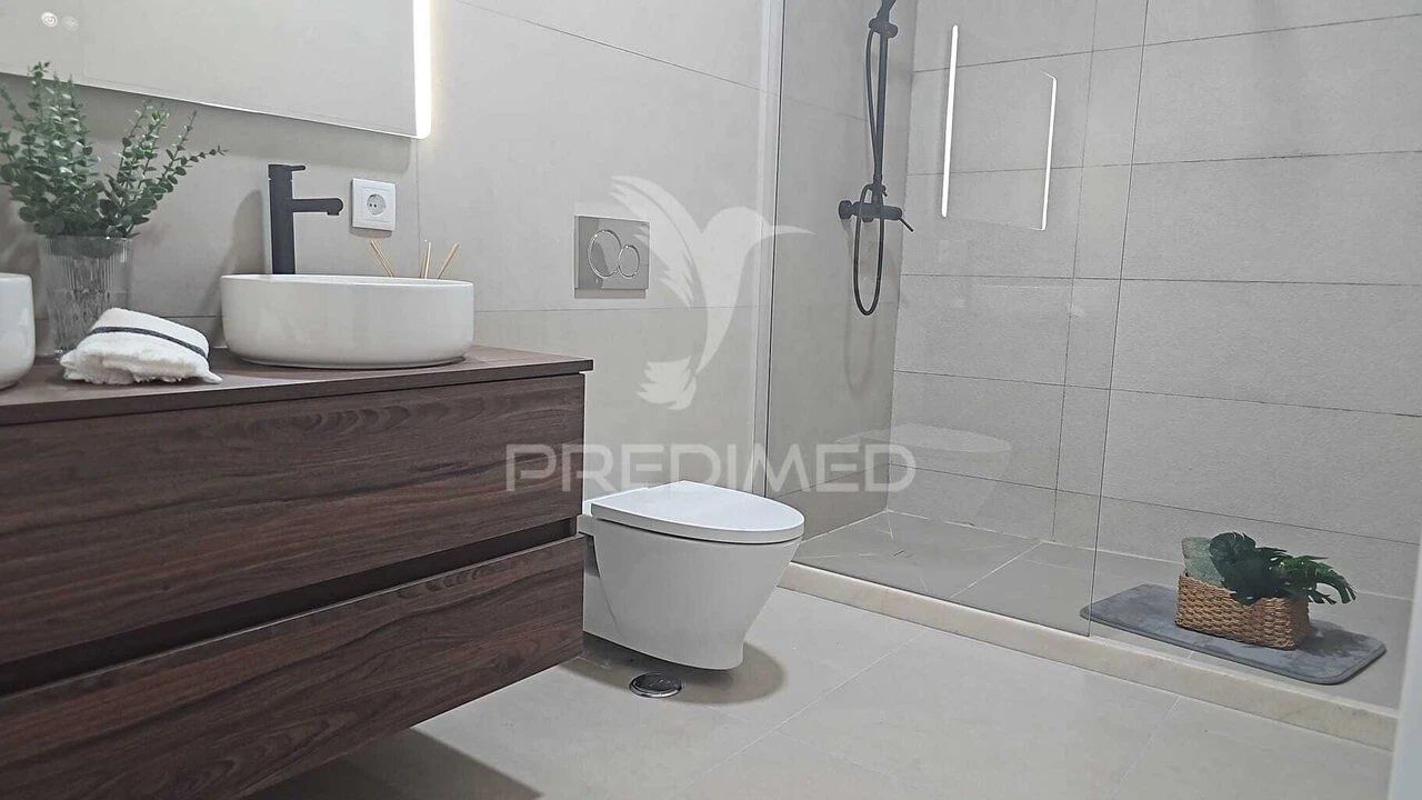 Apartamento T2 para Venda em Benfica Foto 4