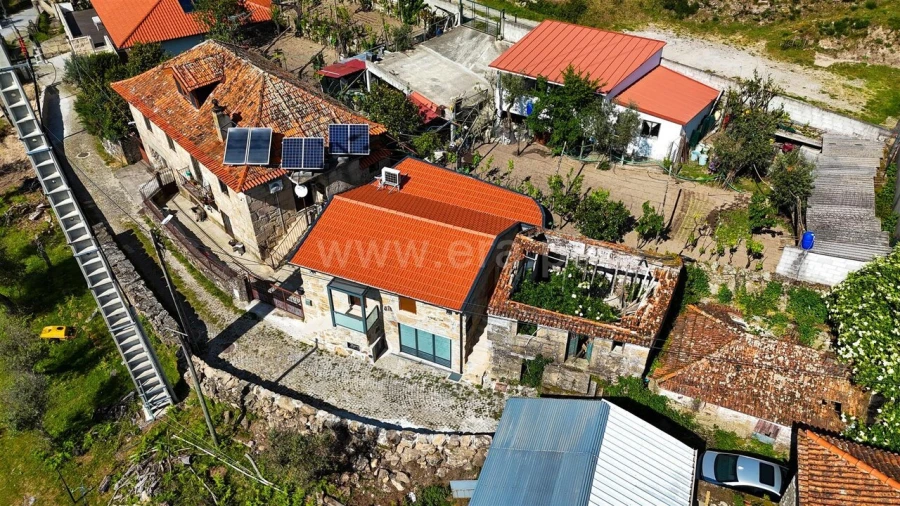 Moradia T2 para Venda em Cinfães Foto 2