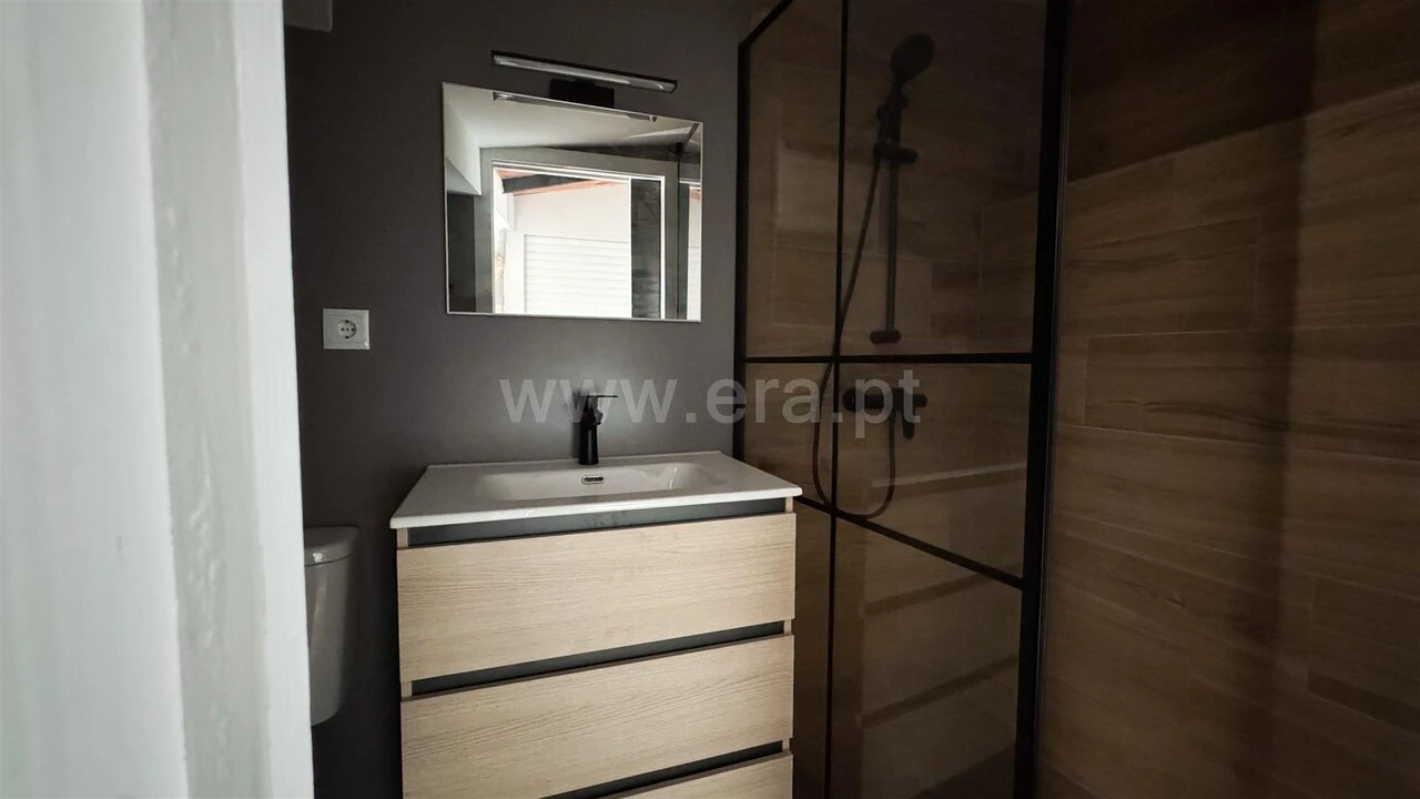 Moradia T2 para Venda em Cinfães Foto 7