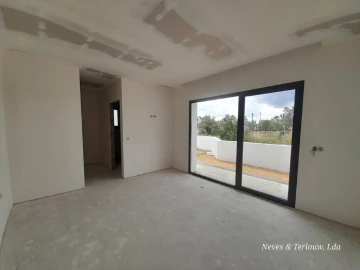 Moradia T3 para Venda em Monte Redondo e Carreira