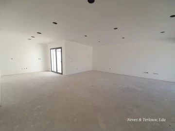 Moradia T3 para Venda em Monte Redondo e Carreira