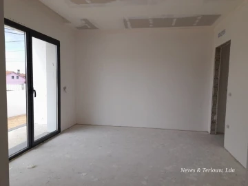 Moradia T3 para Venda em Monte Redondo e Carreira
