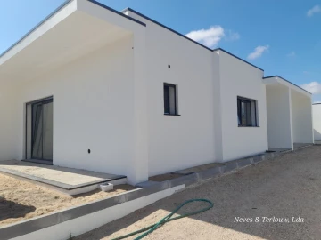 Moradia T3 para Venda em Monte Redondo e Carreira