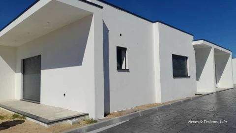 Moradia T3 para Venda em Monte Redondo e Carreira