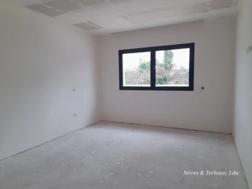 Moradia T3 para Venda em Monte Redondo e Carreira