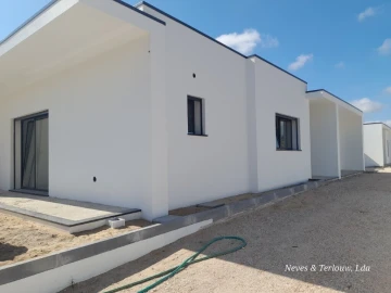Moradia T3 para Venda em Monte Redondo e Carreira