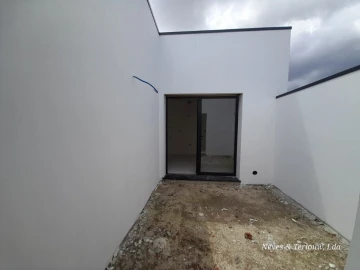 Moradia T3 para Venda em Monte Redondo e Carreira
