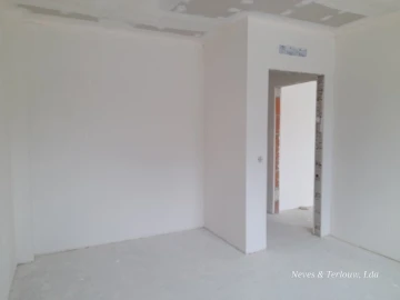 Moradia T3 para Venda em Monte Redondo e Carreira