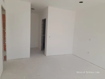 Moradia T3 para Venda em Monte Redondo e Carreira
