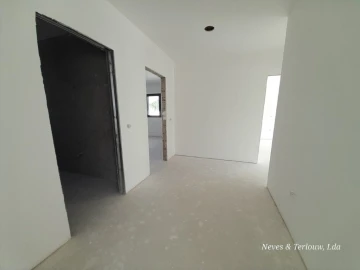 Moradia T3 para Venda em Monte Redondo e Carreira