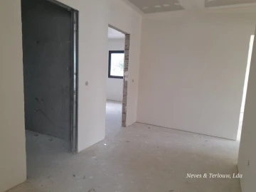 Moradia T3 para Venda em Monte Redondo e Carreira