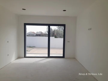 Moradia T3 para Venda em Monte Redondo e Carreira