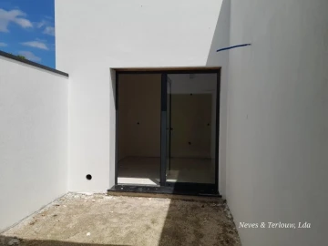 Moradia T3 para Venda em Monte Redondo e Carreira