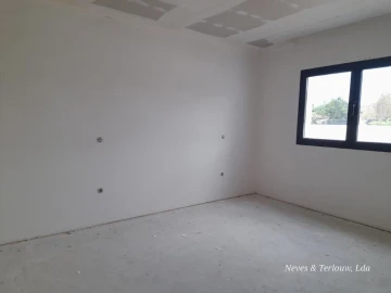 Moradia T3 para Venda em Monte Redondo e Carreira