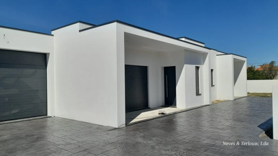 Moradia T3 para Venda em Monte Redondo e Carreira