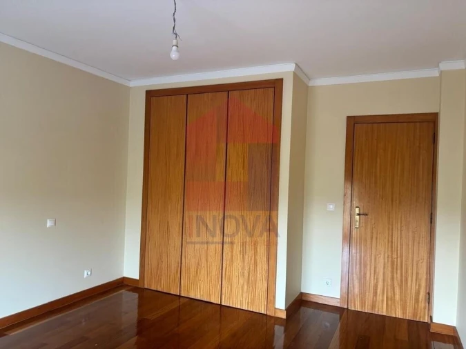 Moradia T4 para Venda em Lage Foto 17