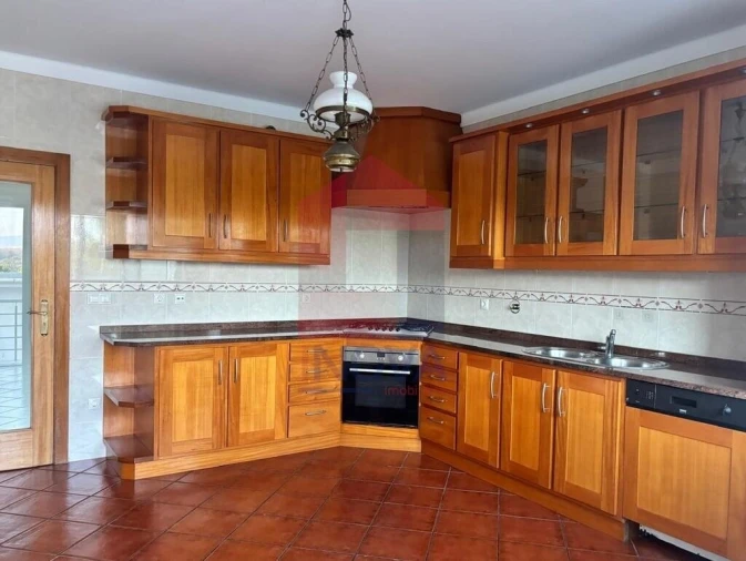 Moradia T4 para Venda em Lage Foto 9