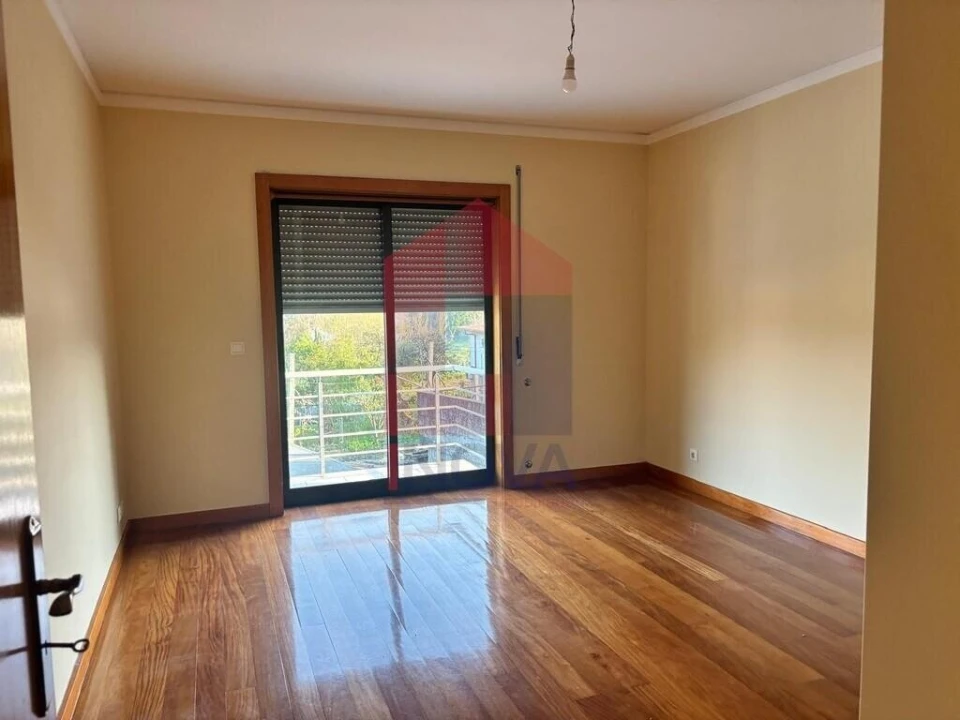 Moradia T4 para Venda em Lage Foto 16