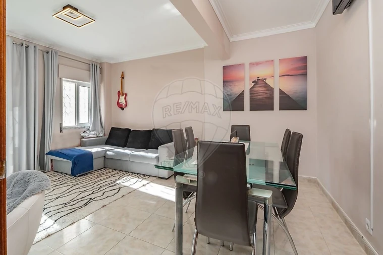 Apartamento T2 para Venda em Vialonga Foto 1