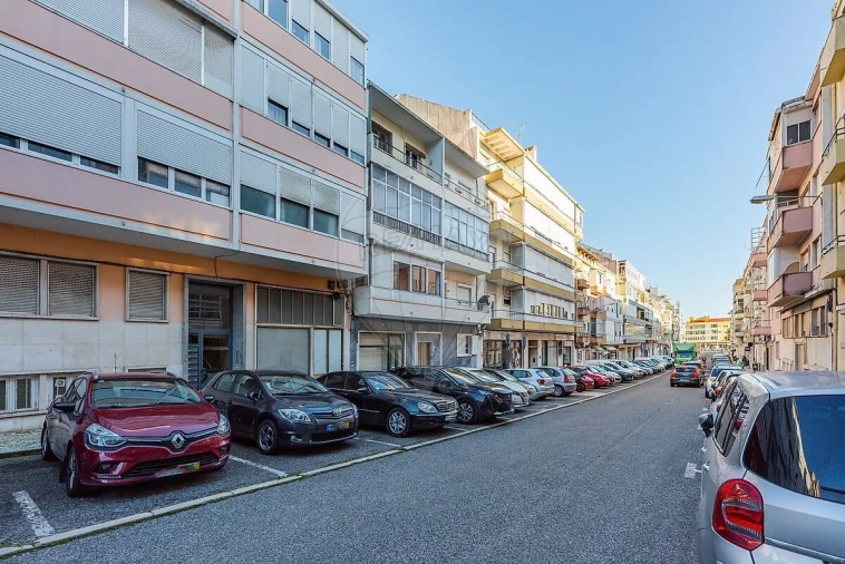 Loja para Venda em Alvalade Foto 17