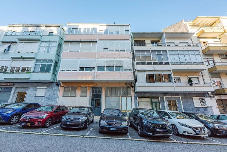 Loja para Venda em Alvalade Foto 1