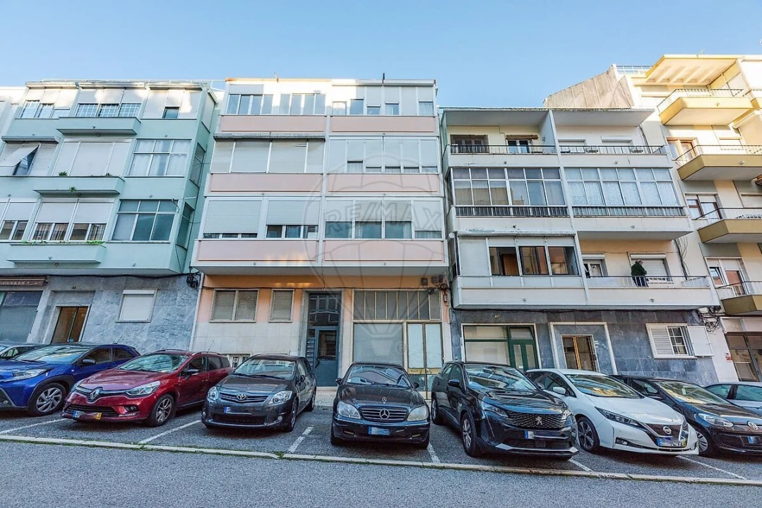 Loja para Venda em Alvalade Foto 1