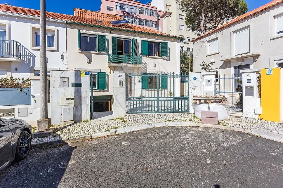 Moradia T4 para Venda em Penha de França Foto 3