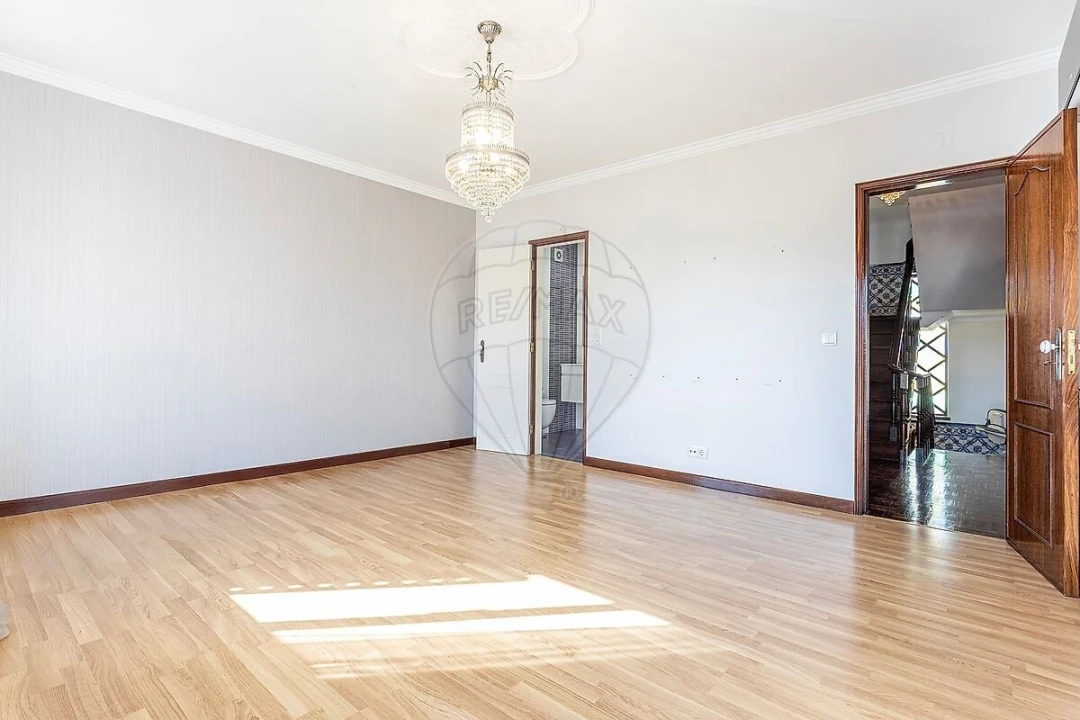 Moradia T4 para Venda em Penha de França Foto 40