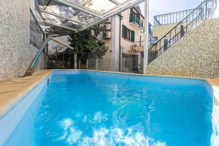 Moradia T4 para Venda em Penha de França Foto 5