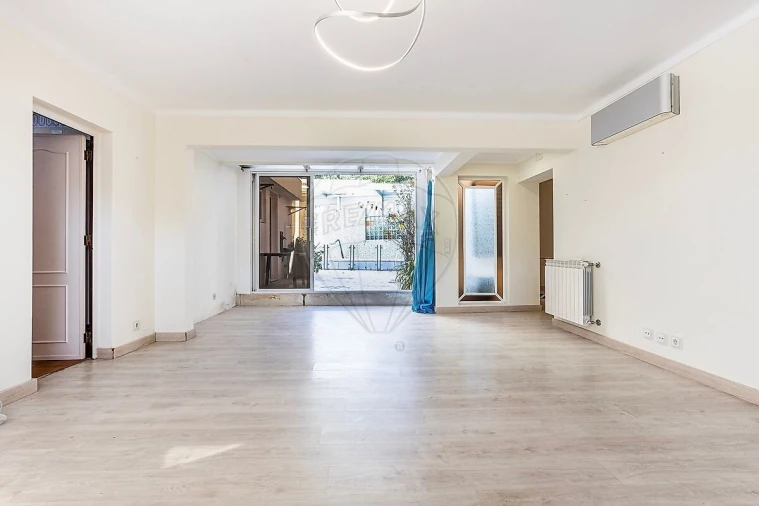 Moradia T4 para Venda em Penha de França Foto 18