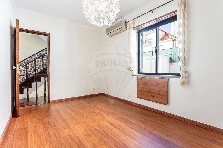 Moradia T4 para Venda em Penha de França Foto 35